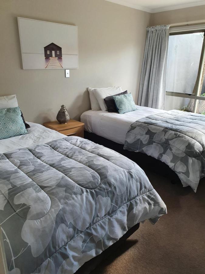 Breakers Motel Whangamata Bagian luar foto