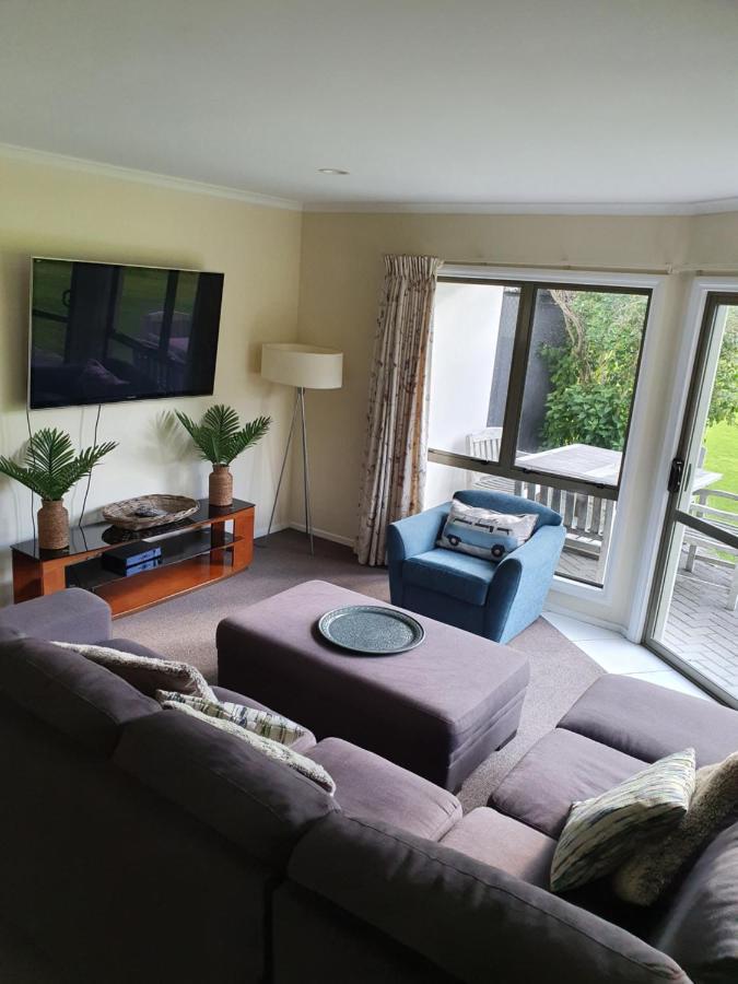 Breakers Motel Whangamata Bagian luar foto