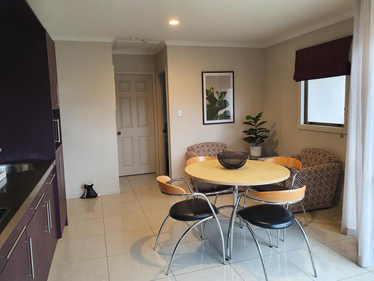 Breakers Motel Whangamata Bagian luar foto