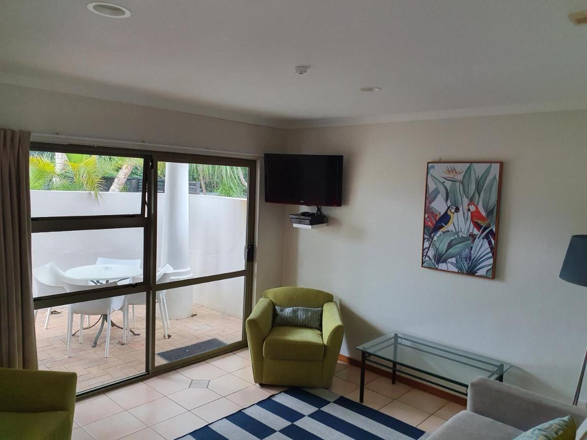 Breakers Motel Whangamata Bagian luar foto