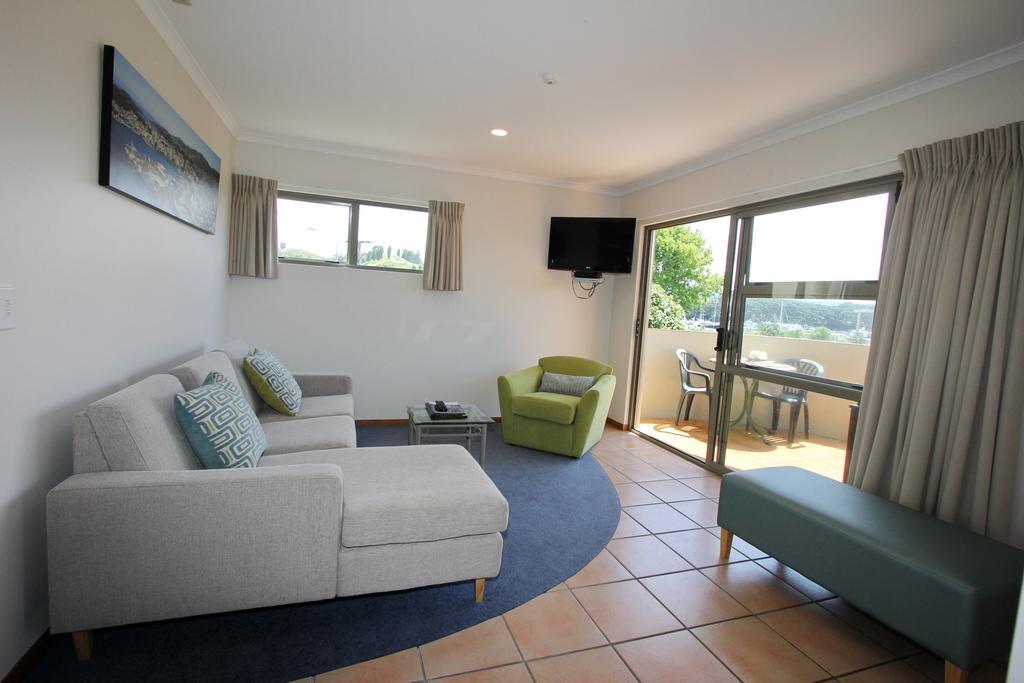 Breakers Motel Whangamata Bagian luar foto