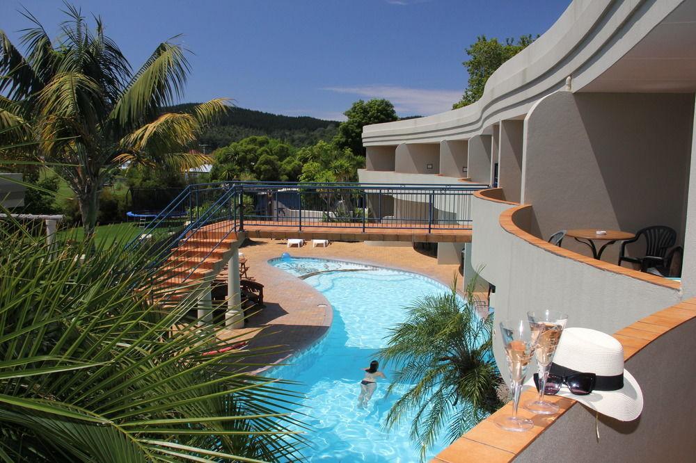 Breakers Motel Whangamata Bagian luar foto