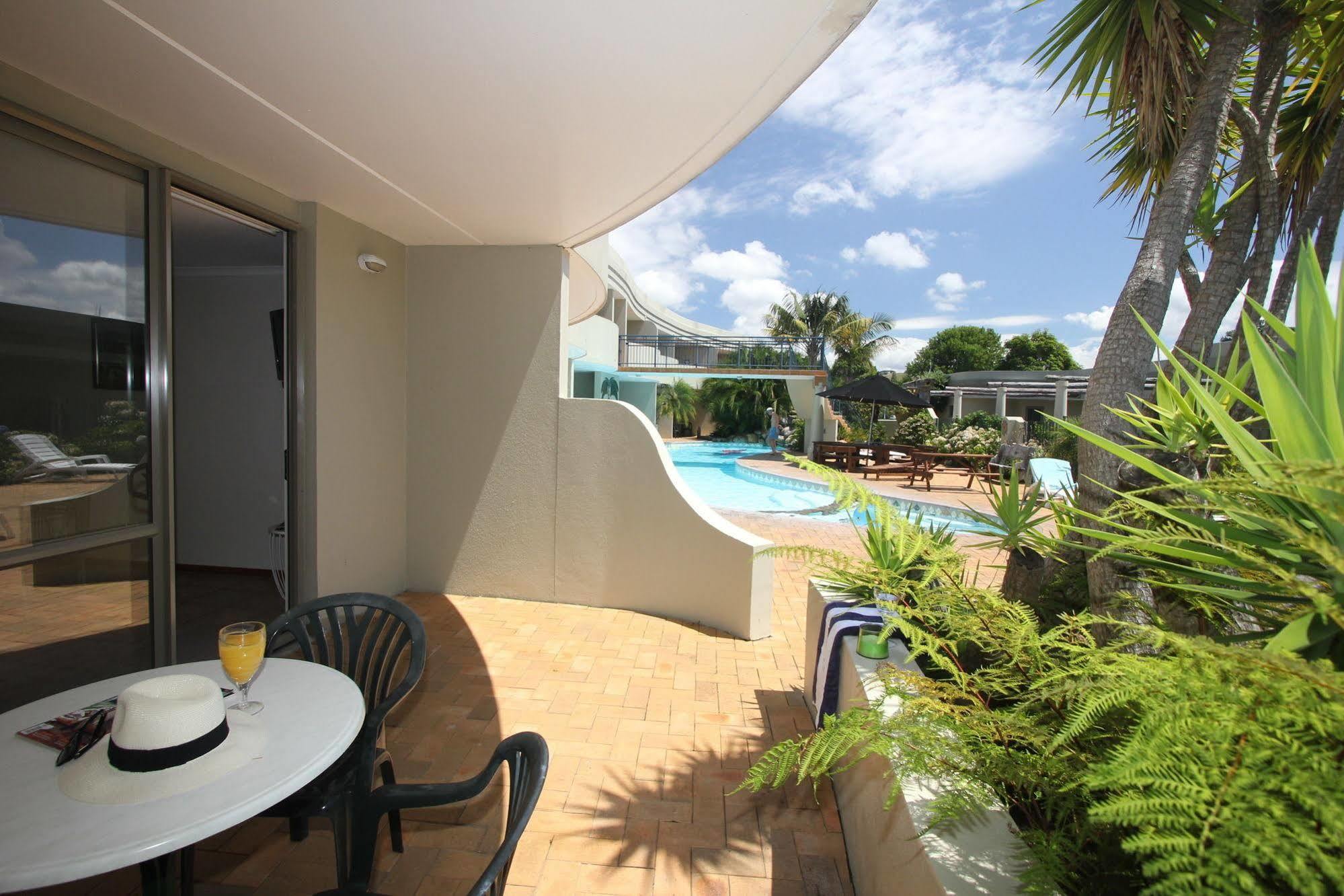 Breakers Motel Whangamata Bagian luar foto